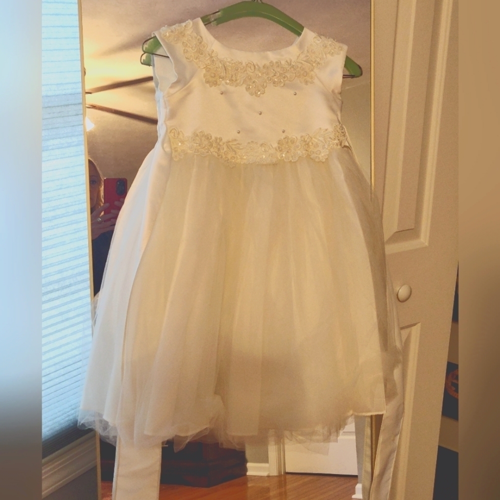 NWOT Kid's Collection Ivory Flower Girl Dress, Size 4, never worn